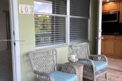 Condo in Hollywood, Florida, 1 bedroom  № 1948535 - photo 8