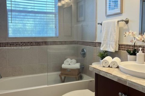 Condo in Hollywood, Florida, 1 bedroom  № 1948535 - photo 3