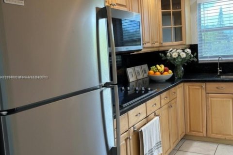 Condo in Hollywood, Florida, 1 bedroom  № 1948535 - photo 6