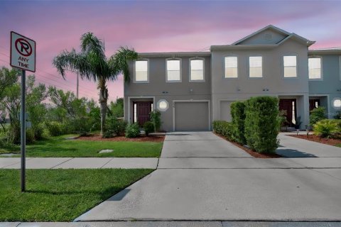 Adosado en Kissimmee, Florida 3 dormitorios, 158.21 m2 № 2149047