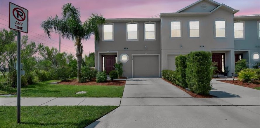 Adosado en Kissimmee, Florida 3 dormitorios, 158.21 m2 № 2149047