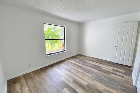 Villa ou maison à louer à Royal Palm Beach, Floride: 3 chambres, 161.65 m2 № 2084423 - photo 16