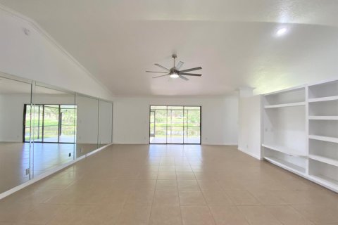 Villa ou maison à louer à Royal Palm Beach, Floride: 3 chambres, 161.65 m2 № 2084423 - photo 2