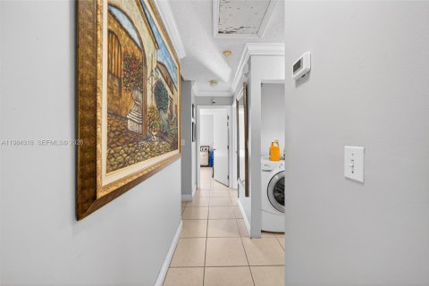 Villa ou maison à vendre à Miami, Floride: 4 chambres, 122.17 m2 № 2045405 - photo 22