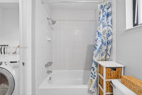 Villa ou maison à vendre à Miami, Floride: 4 chambres, 122.17 m2 № 2045405 - photo 25