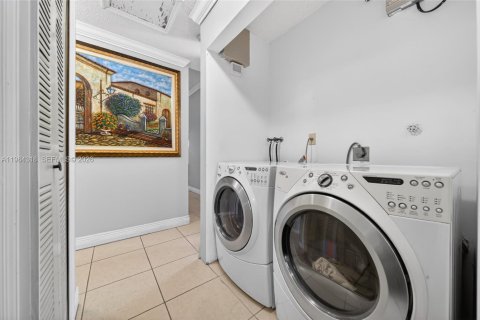 Villa ou maison à vendre à Miami, Floride: 4 chambres, 122.17 m2 № 2045405 - photo 23