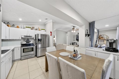 Villa ou maison à vendre à Miami, Floride: 4 chambres, 122.17 m2 № 2045405 - photo 11