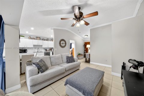 Villa ou maison à vendre à Miami, Floride: 4 chambres, 122.17 m2 № 2045405 - photo 16