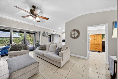 Villa ou maison à vendre à Miami, Floride: 4 chambres, 122.17 m2 № 2045405 - photo 9