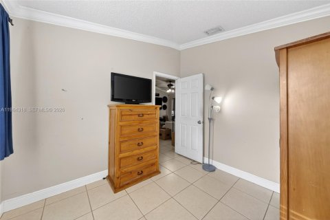 Villa ou maison à vendre à Miami, Floride: 4 chambres, 122.17 m2 № 2045405 - photo 7