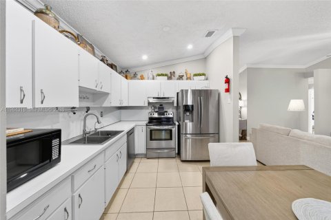 Villa ou maison à vendre à Miami, Floride: 4 chambres, 122.17 m2 № 2045405 - photo 14