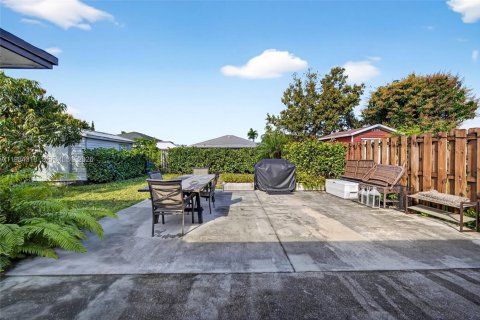 Villa ou maison à vendre à Miami, Floride: 4 chambres, 122.17 m2 № 2045405 - photo 30