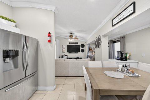 Villa ou maison à vendre à Miami, Floride: 4 chambres, 122.17 m2 № 2045405 - photo 13