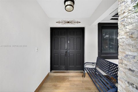 Villa ou maison à vendre à Miami, Floride: 4 chambres, 122.17 m2 № 2045405 - photo 3