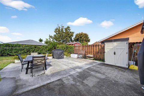 Villa ou maison à vendre à Miami, Floride: 4 chambres, 122.17 m2 № 2045405 - photo 29