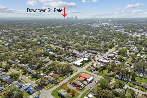 Terreno en venta en Saint Petersburg, Florida № 1446172 - foto 1