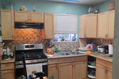 House in Miami, Florida 3 bedrooms, 136.75 sq.m. № 1794058 - photo 8