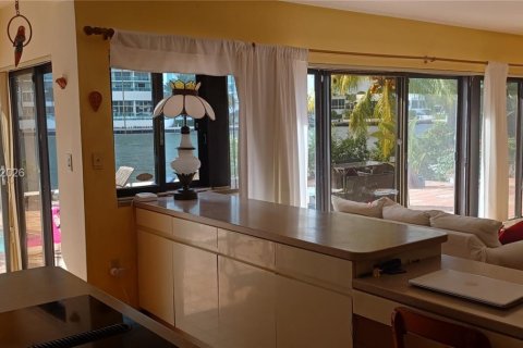 Casa en venta en Golden Beach, Florida, 6 dormitorios, 465.63 m2 № 2061655 - foto 8