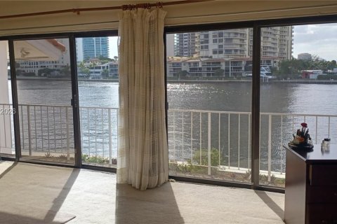 Casa en venta en Golden Beach, Florida, 6 dormitorios, 465.63 m2 № 2061655 - foto 13