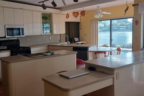 Casa en venta en Golden Beach, Florida, 6 dormitorios, 465.63 m2 № 2061655 - foto 7