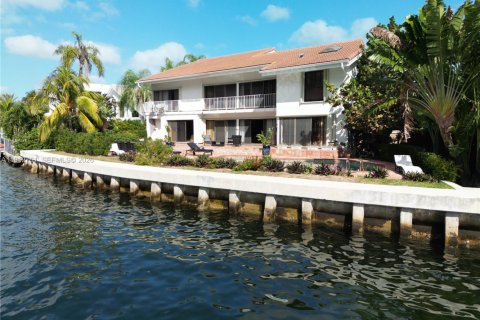 Casa en Golden Beach, Florida 6 dormitorios, 465.63 m2 № 2061655