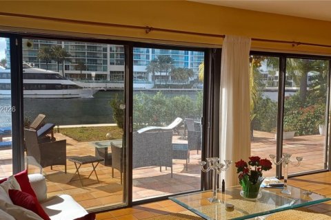 Casa en venta en Golden Beach, Florida, 6 dormitorios, 465.63 m2 № 2061655 - foto 11