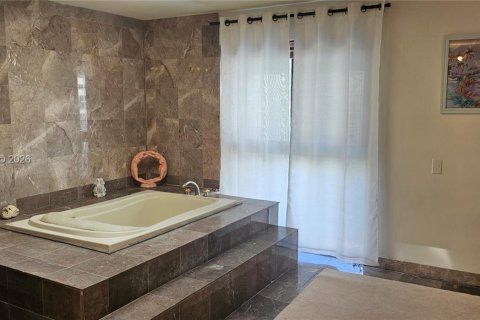 Casa en venta en Golden Beach, Florida, 6 dormitorios, 465.63 m2 № 2061655 - foto 12