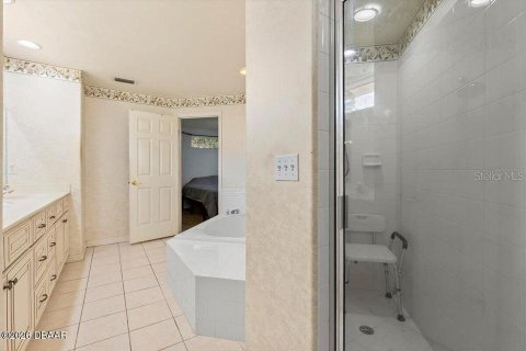 House in Ormond Beach, Florida 3 bedrooms, 188.96 sq.m. № 2104835 - photo 22