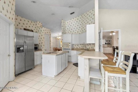 House in Ormond Beach, Florida 3 bedrooms, 188.96 sq.m. № 2104835 - photo 8