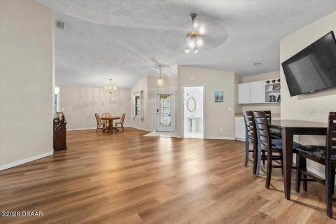 House in Ormond Beach, Florida 3 bedrooms, 188.96 sq.m. № 2104835 - photo 5