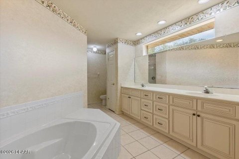 House in Ormond Beach, Florida 3 bedrooms, 188.96 sq.m. № 2104835 - photo 21