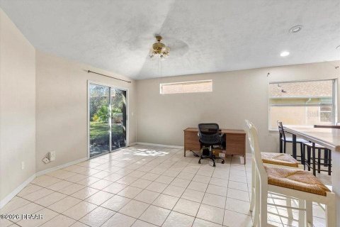 House in Ormond Beach, Florida 3 bedrooms, 188.96 sq.m. № 2104835 - photo 10