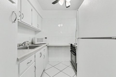 Condominio en venta en Hallandale Beach, Florida, 1 dormitorio, 58.06 m2 № 2243204 - foto 18