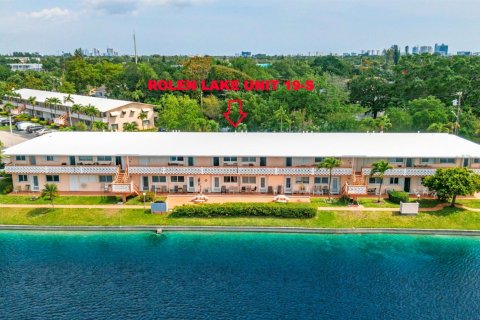 Condominio en Hallandale Beach, Florida, 1 dormitorio № 2243204