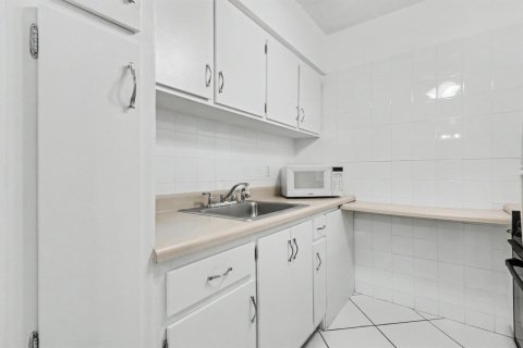 Condominio en venta en Hallandale Beach, Florida, 1 dormitorio, 58.06 m2 № 2243204 - foto 19