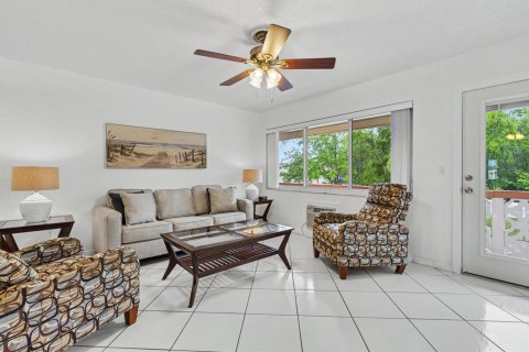 Condominio en venta en Hallandale Beach, Florida, 1 dormitorio, 58.06 m2 № 2243204 - foto 11