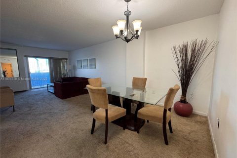 Condo in Sunny Isles Beach, Florida, 2 bedrooms  № 2012884 - photo 5