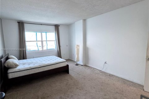 Condo in Sunny Isles Beach, Florida, 2 bedrooms  № 2012884 - photo 7