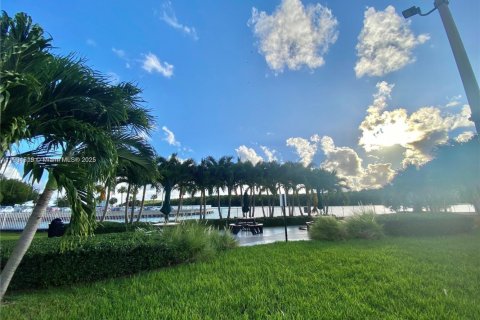 Condo in Sunny Isles Beach, Florida, 2 bedrooms  № 2012884 - photo 2