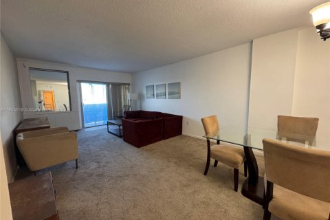 Condo in Sunny Isles Beach, Florida, 2 bedrooms  № 2012884 - photo 4