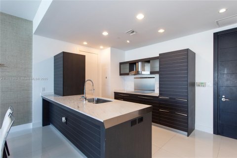 Condo in Miami, Florida, 2 bedrooms  № 1888778 - photo 4