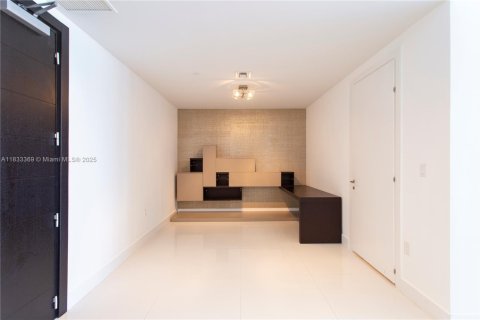 Condo in Miami, Florida, 2 bedrooms  № 1888778 - photo 3
