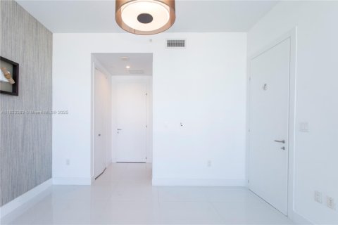 Condo in Miami, Florida, 2 bedrooms  № 1888778 - photo 14