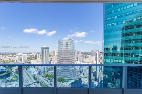 Condo in Miami, Florida, 2 bedrooms  № 1888778 - photo 1