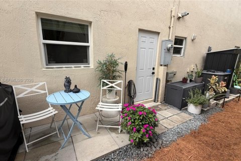 Townhouse in Fort Lauderdale, Florida 2 bedrooms, 116.13 sq.m. № 2088086 - photo 10