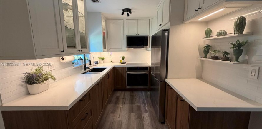 Townhouse in Fort Lauderdale, Florida 2 bedrooms, 116.13 sq.m. № 2088086