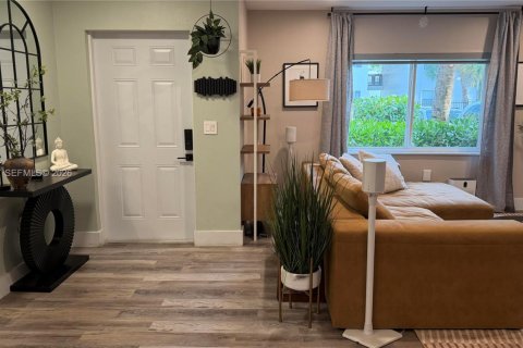 Townhouse in Fort Lauderdale, Florida 2 bedrooms, 116.13 sq.m. № 2088086 - photo 16