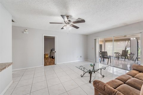 Casa en venta en Sun City Center, Florida, 2 dormitorios, 172.8 m2 № 1817826 - foto 16
