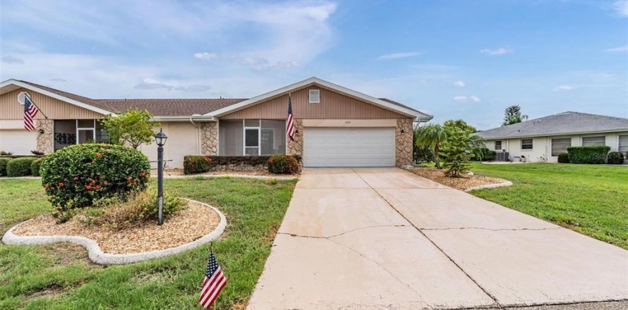 House in Sun City Center, Florida 2 bedrooms, 172.8 sq.m. № 1817826