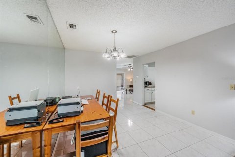 Casa en venta en Sun City Center, Florida, 2 dormitorios, 172.8 m2 № 1817826 - foto 9